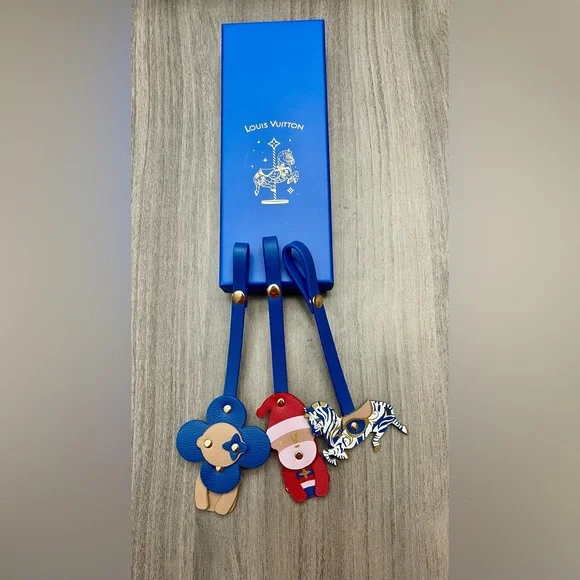 Gift with Purchase - Louis Vuitton Holiday Collection Bag Charm - Picture 2 of 3